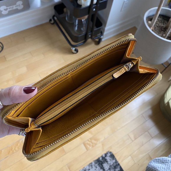 Michael Kors Wallet - Picture 3 of 3